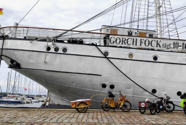 Impressionen von der Rundreise. Im Bild das Marinesegelschulschiff "Gorch Fock I" in Stralsund. Fotos: privat