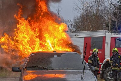 Vogtland: Fahrzeug auf A72 in Flammen - Symbolbild. Foto: Pixabay