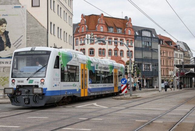 Die RB1 und RB2 fahren wieder uneingeschränkt bis ins Zwickauer Zentrum und verdoppeln damit die bislang stündlichen Direktverbindungen in die Innenstadt. Foto: VVV