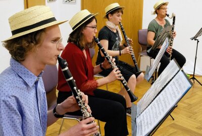 Vogtlandkonservatorium feiert Jubiläum - Gute Laune verbreitete die Klarinetten-Gruppe. Foto: Thomas Voigt