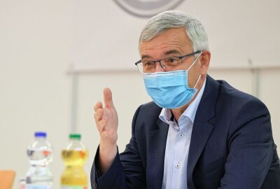 Vogtlandkreis startet Kampagne gegen Impfmüdigkeit - Landrat Rolf Keil (CDU) setzte sich dafür ein, dass das Eicher Impfzentrum bis mindestens Ende September geöffnet bleibt. Foto: Thomas Voigt