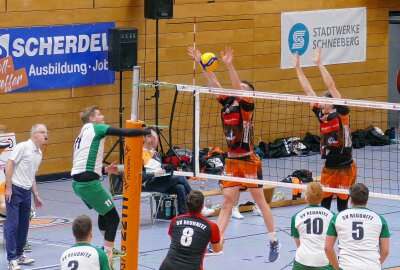 Volleyball-Regionalliga: VC Zschopau müht sich zum Heimsieg - Der Zschopauer Block kam zunächst nur selten zur Geltung. Foto: Andreas Bauer