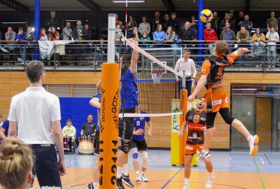 Volleyball-Regionalliga: Zschopau kassiert Dämpfer im Kampf um Bronze - Selbst konnten die Gäste mit ihrem Block immer wieder Punkte sammeln. Foto: Andreas Bauer