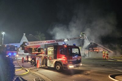 In Bärenstein stand in der Nacht zu Donnerstag eine Garage mit zwei E-Autos in Vollbrand. Foto: Feuerwehr Buchholz
