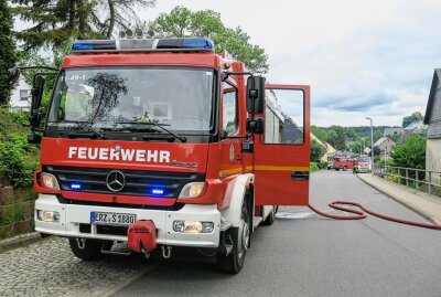 Vollsperrung in Schneeberg aufgrund eines Schornsteinbrandes - In Schneeberg kam es zu einem Feuerwehreinsatz. Foto: Niko Mutschmann