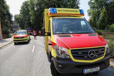 Vollsperrung nach tödlichem Verkehrsunfall in Beierfeld - Tödlicher Verkehrsunfall in Beierfeld. Foto: Niko Mutschmann