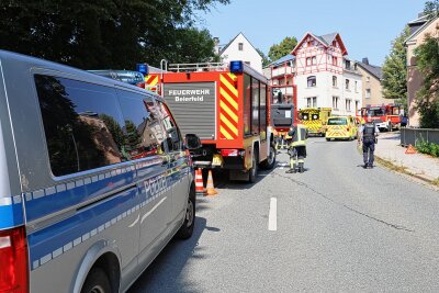 Vollsperrung nach tödlichem Verkehrsunfall in Beierfeld - Tödlicher Verkehrsunfall in Beierfeld. Foto: Niko Mutschmann