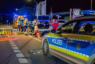 Vollsperrung nach Unfall mit Schwerverletztem auf sächsischer Bundesstraße - Bei einem Unfall mit drei beteiligten Fahrzeugen auf der B96 in Zittau sind am Mittwochnachmittag drei Menschen verletzt worden. Foto: xcitepress