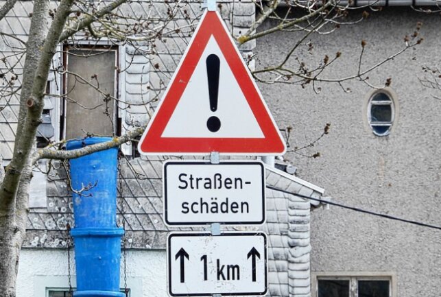 Vollsperrung wegen Straßensanierung in Thalheim. Foto: Maik Bohn