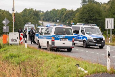 Volvo mit zehn eingeschleusten Menschen auf B178 gestoppt - Ein Schleuser hat am Sonntagmorgen 10 Menschen in einem Volvo über die deutsch polnische Grenze nach Deutschland gebracht. Foto: xcitepress