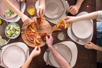 Vom Kneten bis zum Backen: Neapolitanische Pizza selber machen - Gemeinsam mit der Familie den einzigartigen Genuss von selbstgemachter Pizza erleben.