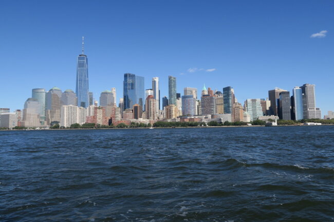 Blick vom Boot aus auf Manhattan.