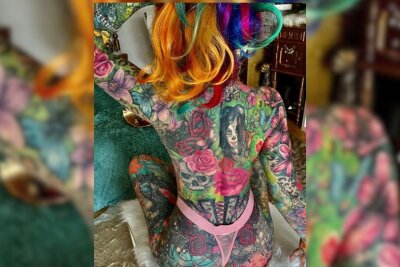 Von Kopf bis Fuß tätowiert: Kerstin (57) begeistert 1 Million Tik Tok-Follower & erfindet sich immer neu - Alle Tattoos sind aus ästhetischer Weise entstanden und der Großteil ist von einem Tattoo-Studio. 