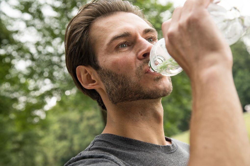 Von Trinkwasser bis Mineralwasser: So gesund ist Wasser trinken - Tägliche Wasseraufnahme ist essenziell für die Gesundheit.