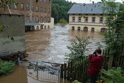 Vor 20 Jahren versank die Region im Wasser - Auch die Wolkenburger Mühle wurde überflutet. Foto: Andreas Kretschel