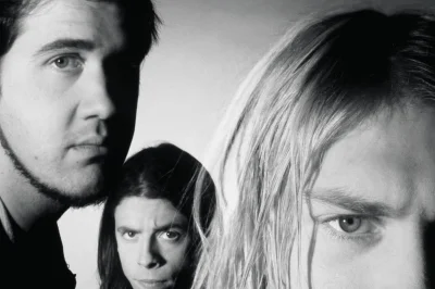 Vor 30 Jahren: Was geschah in den letzten Stunden von Kurt Cobain? - Ende 1991 veränderte sich im Leben der Mitglieder von Nirvana alles. "Nevermind" kam auf den Markt. Mit auf dem Album: "Smells Like Teen Spirit". Von links: Krist Novoselić, Dave Grohl und Kurt Cobain.