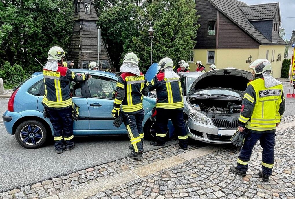 Vorfahrt missachtet: Crash in Beierfeld - In Beierdorf kam es zu einem Verkehrsunfall aufgrund eines Vorfahrtfehlers. Foto: Daniel Unger
