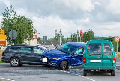 Grossschweidnitz - Vorfahrt missachtet: Drei Autos krachen zusammen . Foto:xcitepress/Thomas Baier