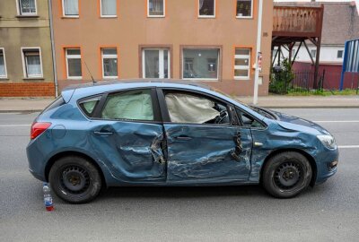 Vorfahrt missachtet: Zwei Verletzte nach Crash mit LKW - In Zittau kam es heute Mittag durch eine Vorfahrtsmissachtung zu einem Unfall. Foto: xcitepress/Thomas Baier