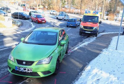Vorfahrtsfehler: Ein Verletzter nach Unfall in Schneeberg - Am Donnerstagmittag kam es in Schneeberg zu einem Unfall aufgrund eines Vorfahrtsfehlers. Foto: Niko Mutschmann