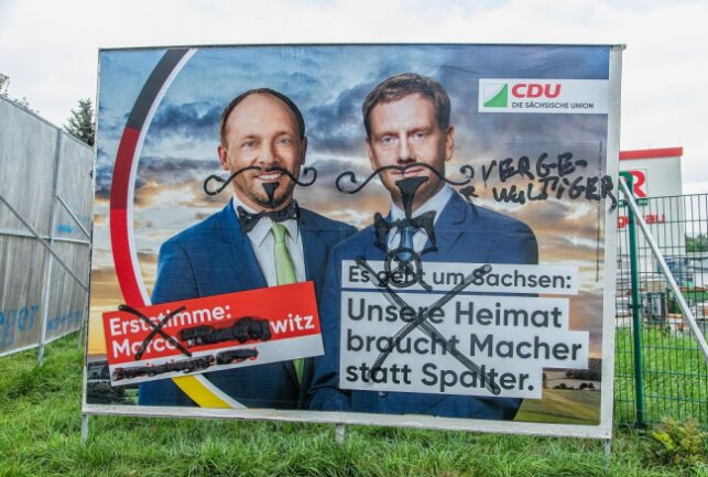 Wahlplakate der CDU in Zwönitz beschmiert - Am Ortseingang von Zwönitz wurden drei Wahlplakate der CDU beschmiert. Foto: André März