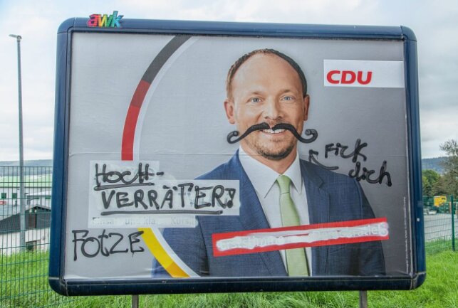 Wahlplakate der CDU in Zwönitz beschmiert - Am Ortseingang von Zwönitz wurden drei Wahlplakate der CDU beschmiert. Foto: André März