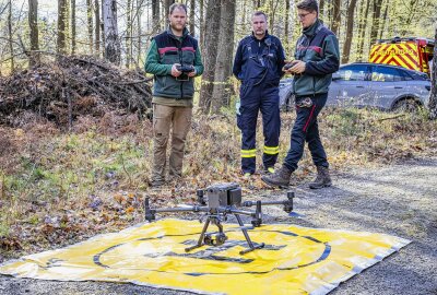 Waldbrand in der Sächsischen Schweiz: Fahrlässige Brandstiftung? -  Eine Drohne kommt zum Einsatz. Foto: Marko Förster
