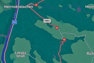 Waldbrand Sächsische Schweiz: Lage unter Kontrolle? Drohnenbilder klären auf - Straßensperren im Waldgebiet. Foto: Daniel Unger
