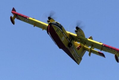 Waldbrandbekämpfung in Sachsen mit Löschflugzeugen - Zwei italienische Löschflugzeuge sind seit heute Morgen in dem Waldbrandgebiet der Sächsischen Schweiz im Einsatz. Foto: B&S