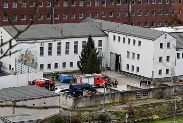 Waldheim: Feuer bricht in der Werkstatt der JVA aus - Feuer bricht in der Werkstatt der JVA aus. Foto: LausitzNews
