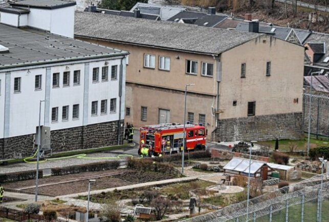 Waldheim: Feuer bricht in der Werkstatt der JVA aus - Feuer bricht in der Werkstatt der JVA aus. Foto: LausitzNews