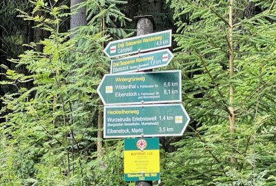 Wanderqualität rund um Eibenstock wird verbessert - Direkt an der Wanderschutzhütte führen verschiedene Wanderwege entlang. Foto: Ralf Wendland