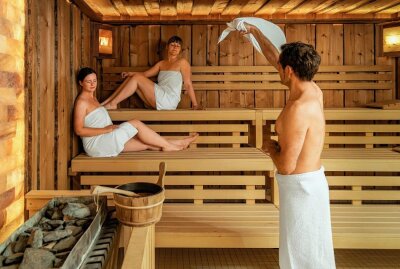 Warmbad lässt Sauna-Saison auf besondere Weise ausklingen - Die Sauna-Besucher dürfen sich am Samstag auf ganz besondere Aufgüsse freuen. Foto: BUR Werbeagentur GmbH