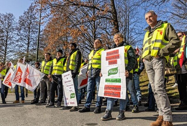 Warnstreik Unilever-Werk Auerbach: "Wir lassen uns nicht erpressen" - Warnstreik Unilever-Werk Auerbach. Foto: David Rötzschke