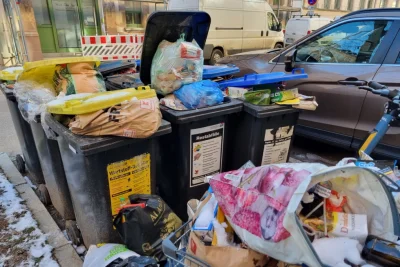 Warnstreiks: Bleiben die Chemnitzer auf ihrem Abfall sitzen? - An den Anblick überlaufender Müllkübel wird man sich über das Wochenende gewöhnen müssen.