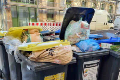 Warnstreiks: Bleiben die Chemnitzer auf ihrem Abfall sitzen? - An den Anblick überlaufender Müllkübel wird man sich über das Wochenende gewöhnen müssen.