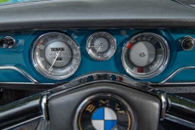Warum die Neue Klasse von BMW eigentlich ein alter Hut ist - Analoge Uhrensammlung: Solche Details verzücken heute die Oldie-Fans.
