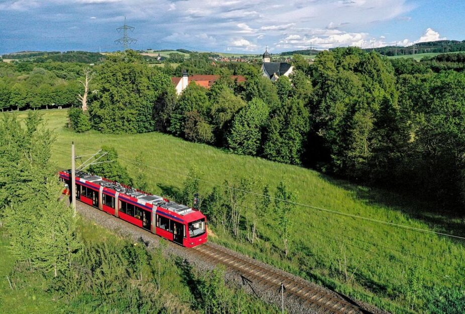 Warum eine Chemnitzer City-Bahn vielerorts nur noch nach Bedarf hält - Die City-Bahn-Linie C11 hält vielerorts nur noch nach Bedarf. Foto: Picasa