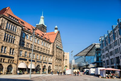 Chemnitzer Zentrum mit dem Rathaus (l.) und dem Markt.