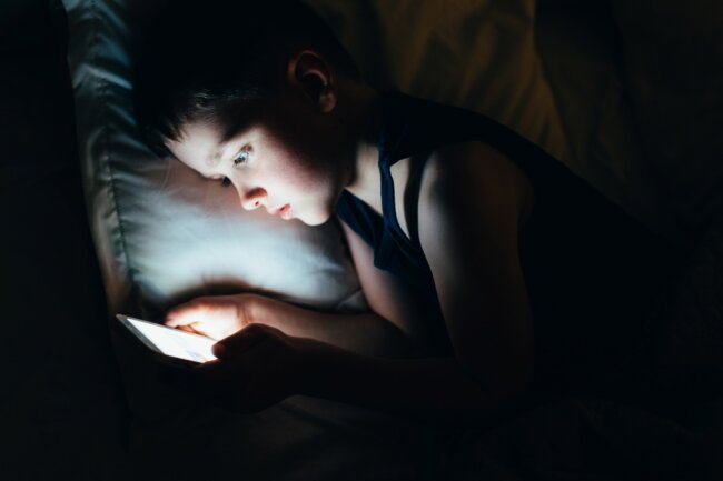 Warum Kinder nicht ins Internet gehören. Foto: Adobe Stock