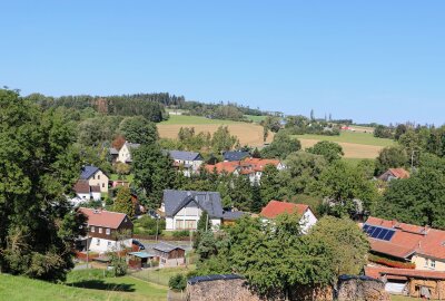 Warum mehrere kleine Ortschaften im Vogtland nun nicht mehr kommunal vertreten sind - Blick auf Heinersgrün. Foto: Simone Zeh