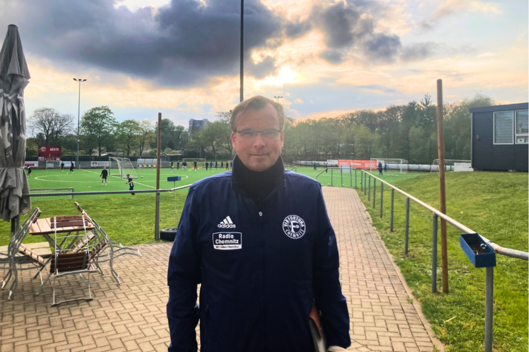 Warum sich ein Chemnitzer Nachwuchstrainer immer wieder für "die Jungs" entscheiden würde - Marc Elsner ist Jugendtrainer beim VfB Fortuna Chemnitz. Foto: Maxim Auerbach