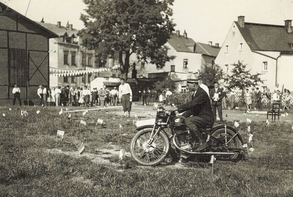 Was BMW und der Flöhaer Motorradclub gemeinsam haben - 1928 wurde Alfred Agsten Mitglieg im MC Flöha. Foto: Thomas Fritzsch/PhotoERZ