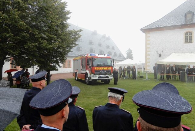 Was für ein Tag für die Freiwilligen Feuerwehren aus Augustusburg und Erdmannsdorf - FFW Augustusburg. Foto: Maik Bohn/Pixelmobil