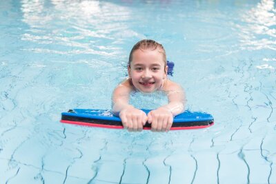 Was Kindern beim Schwimmen lernen wirklich hilft - Auch beim Schwimmunterricht gilt: Übung macht den Meister.