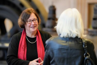 Was macht eigentlich eine Gleichstellungsbeauftragte? - Christel Steylaers ist Gleichstellungsbeauftragte bei der Stadt Remscheid. Zu ihren Aufgaben gehört es auch, Veranstaltungen zu organisieren und passende Rednerinnen einzuladen.