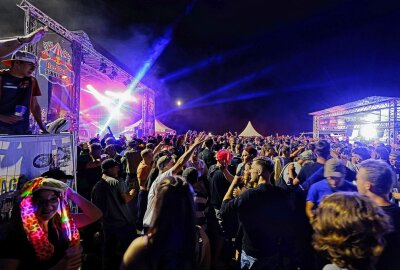 Was Partyfans am Sachsenring wissen müssen - Die Festival-Bühne auf dem Ankerberg lockt die Massen. Foto: Markus Pfeifer