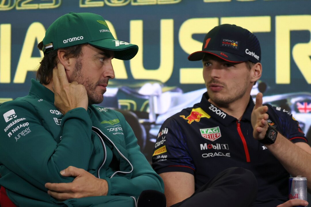 Was wird aus Verstappen und Alonso? - Um Fernando Alonso (l) und Max Verstappen gibt es Wechsel-Spekulationen.