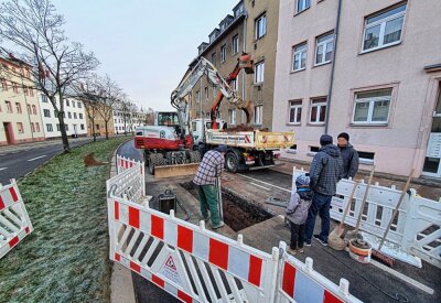 Wasserrohrbruch sorgt für Vollsperrung - Wasserrohrbruch an der Frankenberger Straße. Foto: Harry Haertel