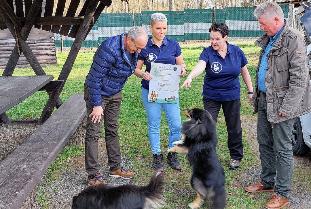 Wau: Kleiner Hundesportverein stemmt große Projekte - Im Bild von links: Thomas Münzer, Doreen Hennig, Silvia Ehlig und Erik Walk. Foto: Karsten Repert